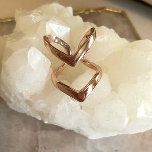 🌹 Rose Gold Adjustable Chevron Midi Ring